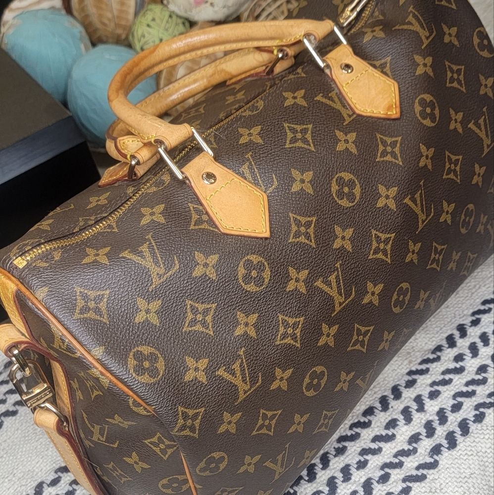 Pre-owned authentic LV 35